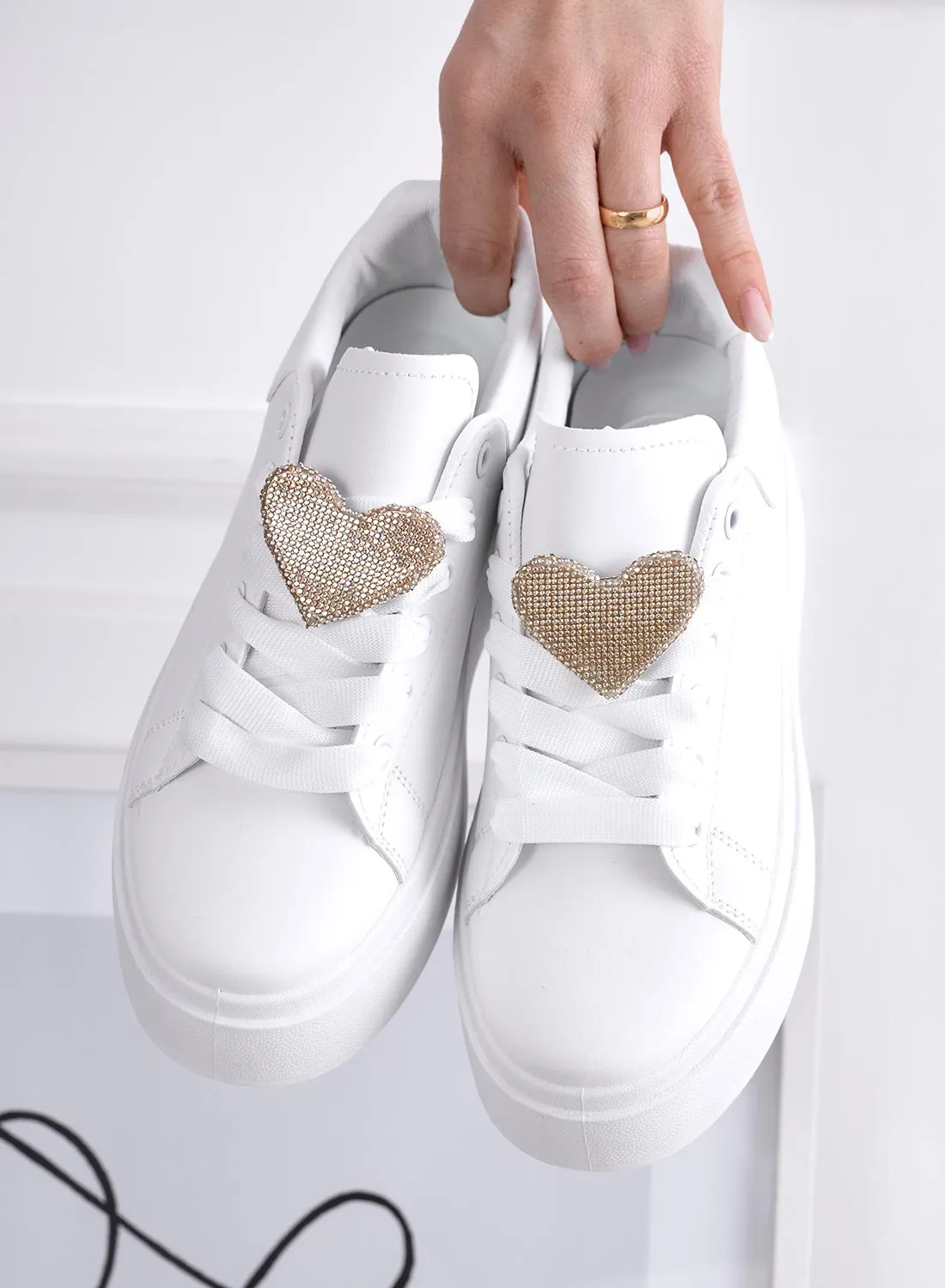 BELINDA - Sneakers bianche con cuore in strass oro