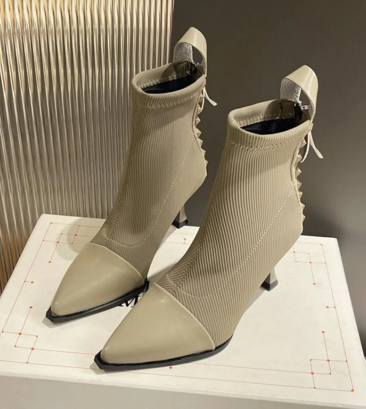 Donne Stivali 2022 Nuovo Autunno Inverno Moda Rivetto Donna Stivali A Metà Polpaccio Delle Signore Della Chiusura Lampo Scarpe A