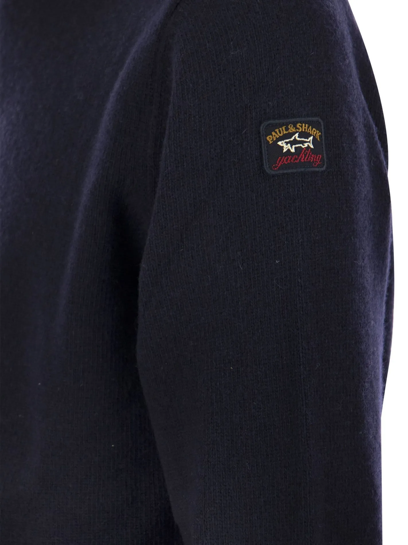 Girocollo in lana con patch sul braccio