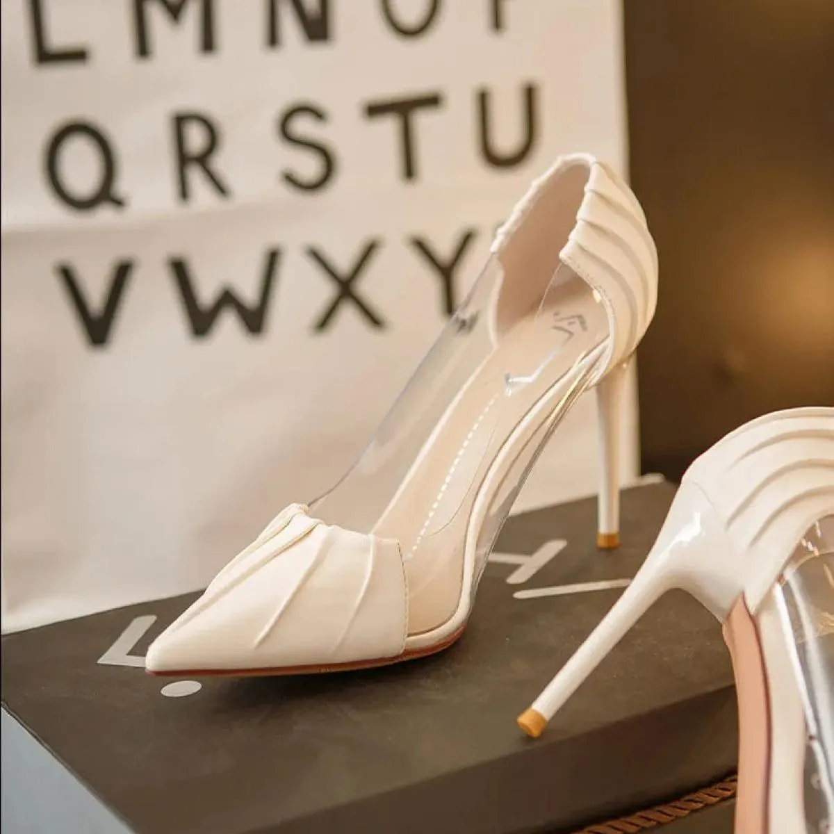 Nuove pompe di lusso Primavera Estate da donna Baotou Scarpe con tacco a spillo trasparenti Scarpe con strass a punta Scarpe sin