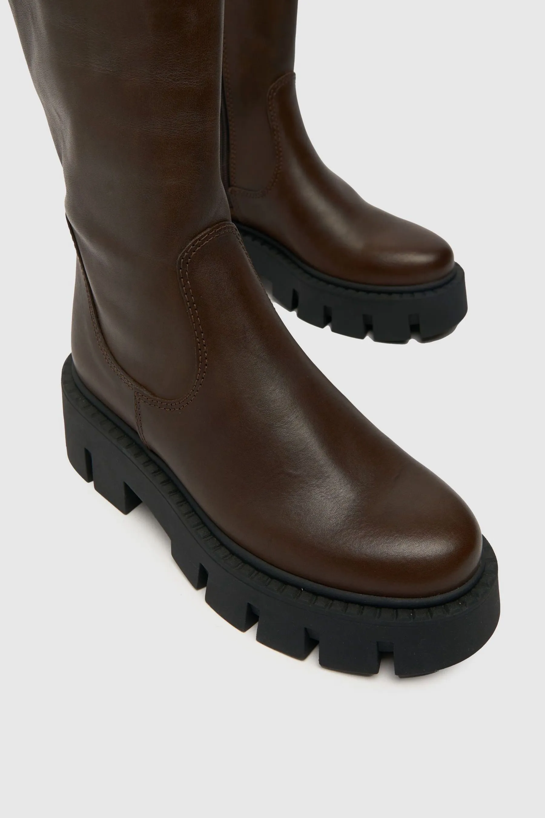 Schuh - Marrone al ginocchio pesante in pelle colomba - Stivali