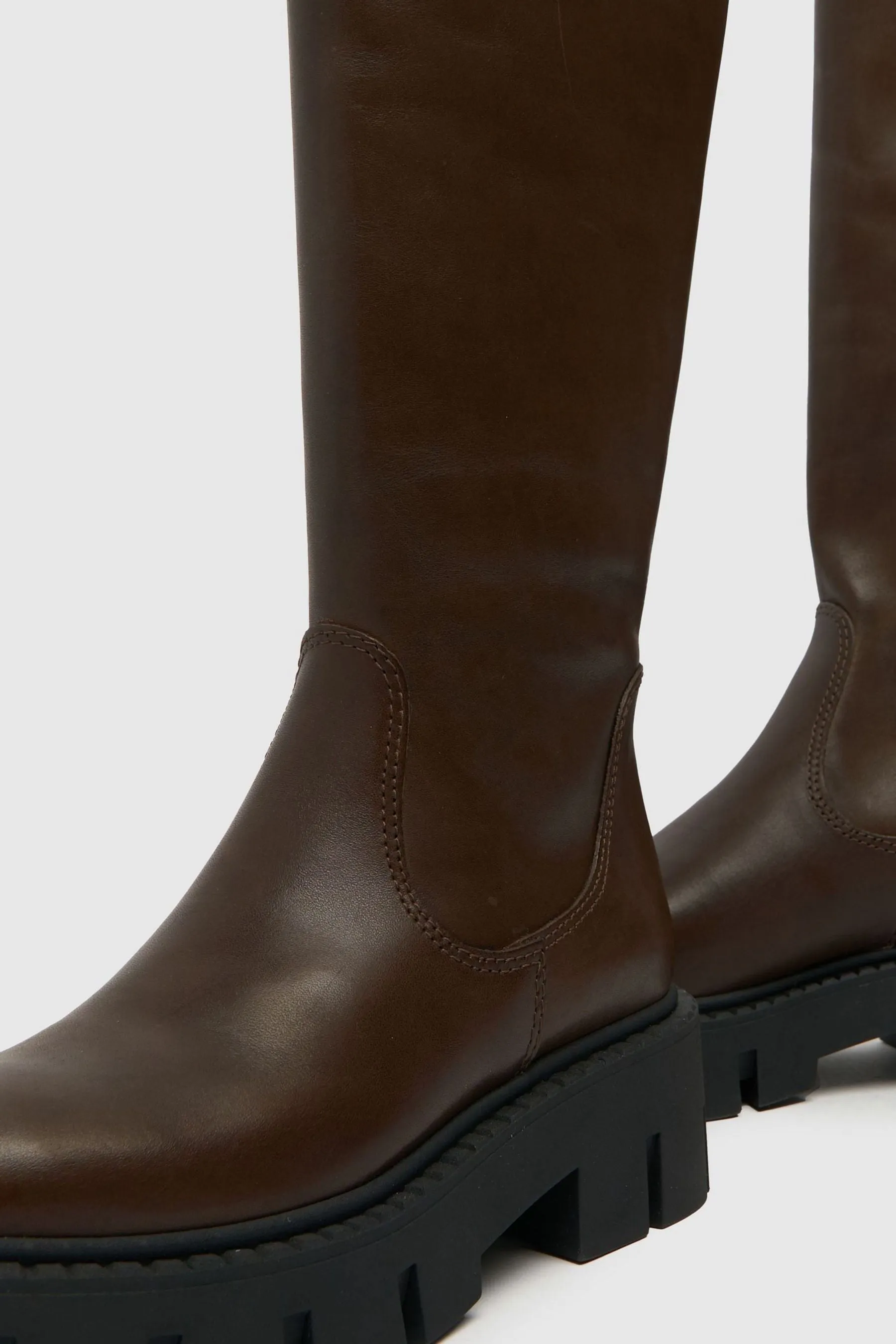 Schuh - Marrone al ginocchio pesante in pelle colomba - Stivali
