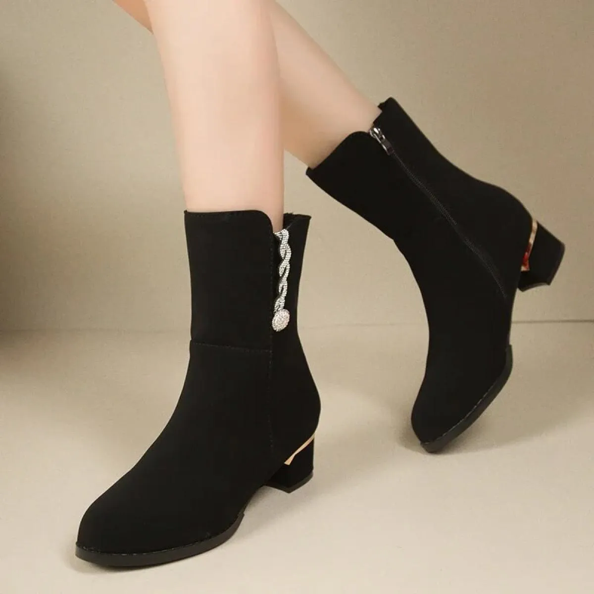 Stivali da donna di moda 2024 Stivali con cerniera invernale in pelle scamosciata Tacchi alti da donna Punta tonda Tacchi quadra