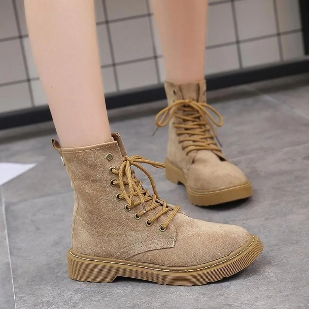 Stivali da donna Scarpe comode con plateau Scarpe basse Stivali da moto casual moda Autunno/inverno Stile britannico Lace Up Nuo