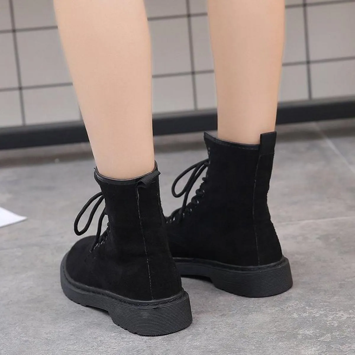 Stivali da donna Scarpe comode con plateau Scarpe basse Stivali da moto casual moda Autunno/inverno Stile britannico Lace Up Nuo