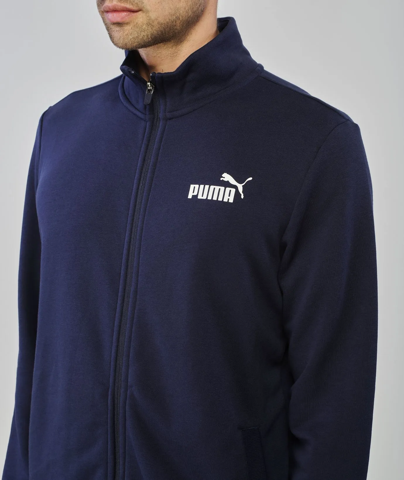 Tuta sportiva blu con logo
